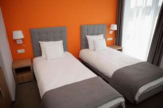 Отель Hotel Arkadia Jelcz-Laskowice Jelcz-Laskowice Двухместный номер с 1 кроватью или 2 отдельными кроватями, собственной ванной комнатой и доступом в тренажерный зал-2